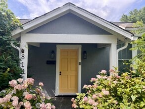 Building Photo - 810 Stonehenge Ave