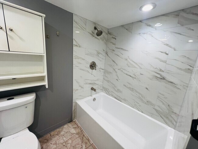 Foto del edificio - 3516 N Keating Ave