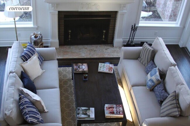 Foto del edificio - 12 Locust Woods Dr