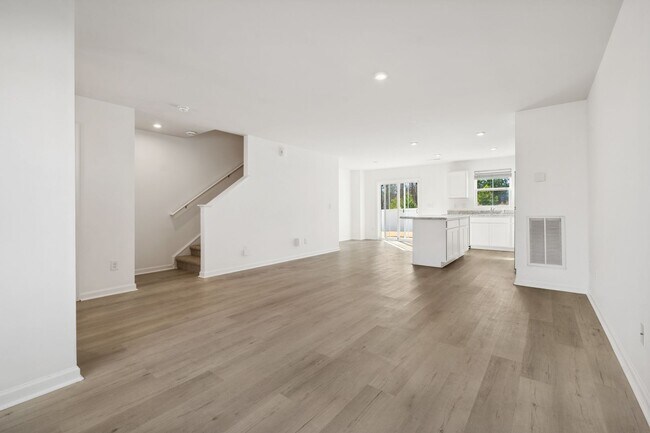 Foto del edificio - Light and bright 4 bed/ 2,5 bath with fenced back yard and practical glamour!