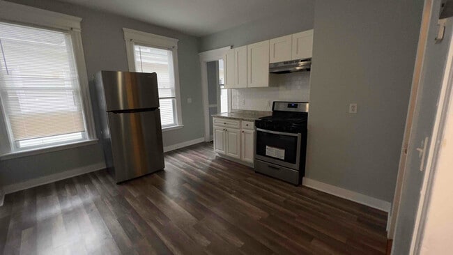 Building Photo - 879 Elm St