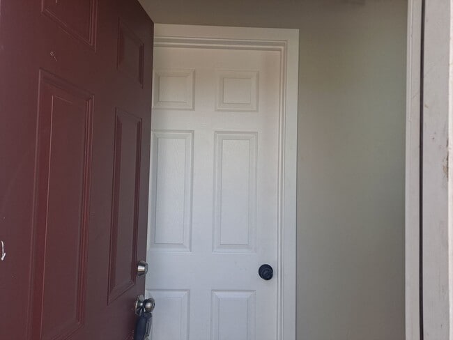 Building Photo - Pacific Beach STUDIO near crown pointpartment - Hardwood Flooring,  Washer/Dryer on Site