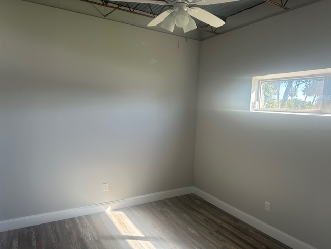Foto del edificio - 2580 NE Indian River Dr