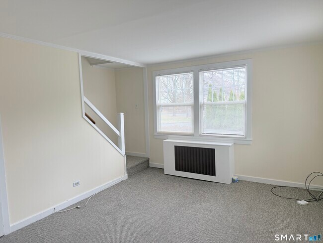 Foto del edificio - 53 Greenlawn Dr