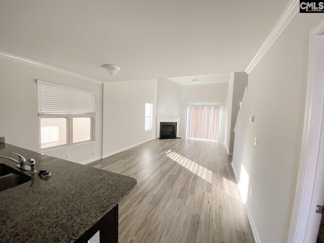 Building Photo - 1425 Sandra Dr