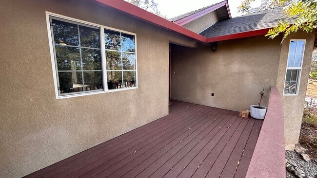 Foto del edificio - 345 Live Oak Dr