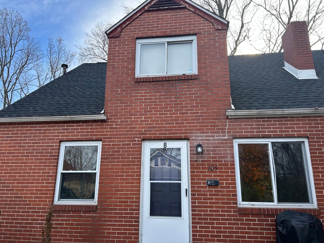 Puerta principal - 105 Forest Ave