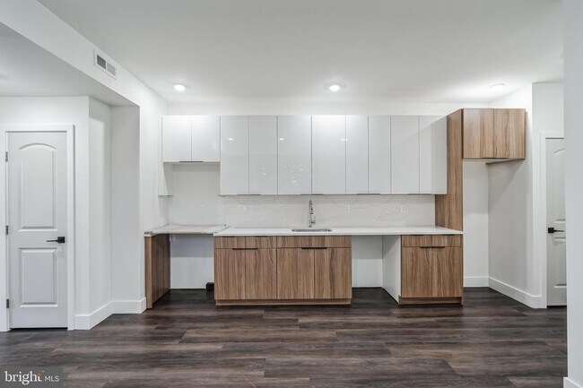 Foto del edificio - 5053 Ludlow St