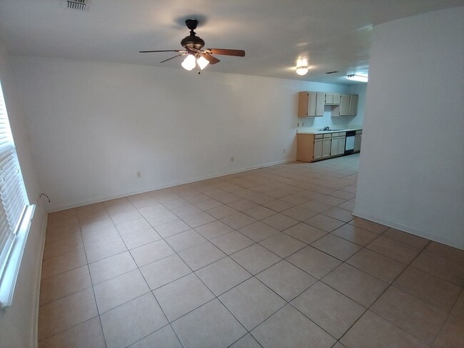 Building Photo - 4 BR / 3 BA Townhouse in San Luis Area off...