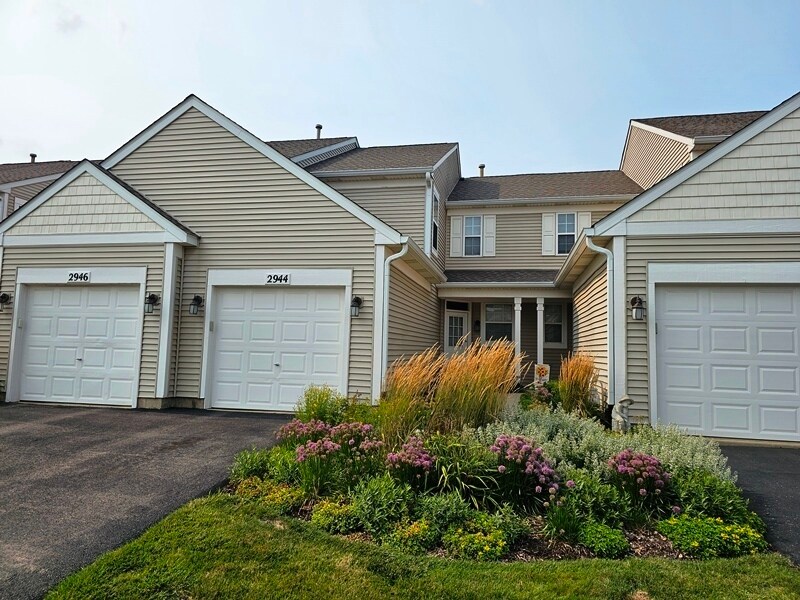 Primary Photo - 2944 White Thorn Cir