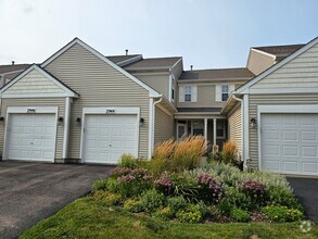 Building Photo - 2944 White Thorn Cir