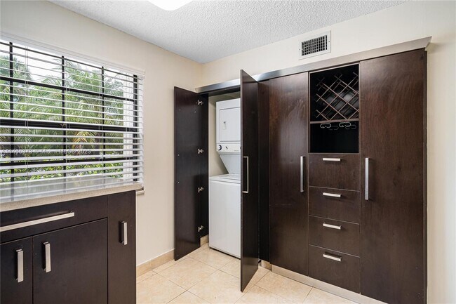 Building Photo - 3553 Magellan Cir