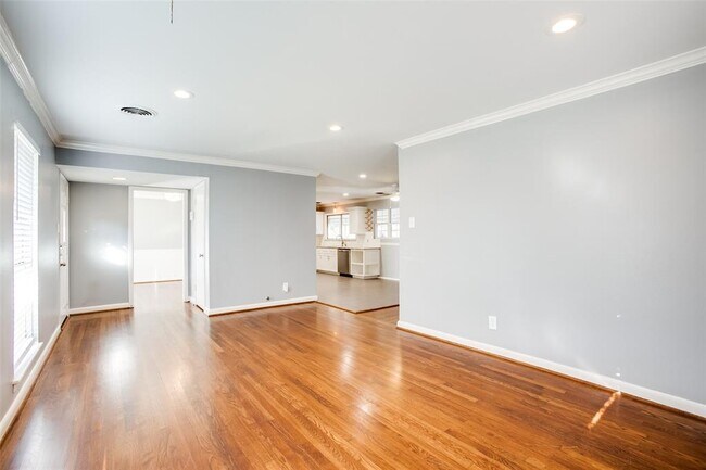 Foto del edificio - 8022 Ridgeview Dr
