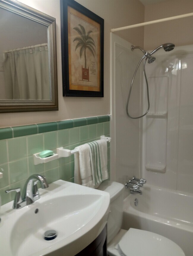 Foto del edificio - 3812 Rhodes Ave