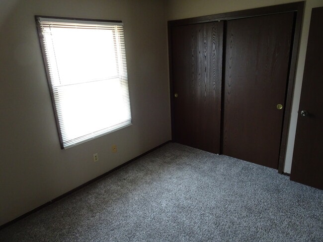 Bedroom - 404 Plaza Heights Rd