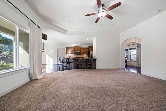 Foto del edificio - 3-bedroom, 2-bathroom home in great neighb...