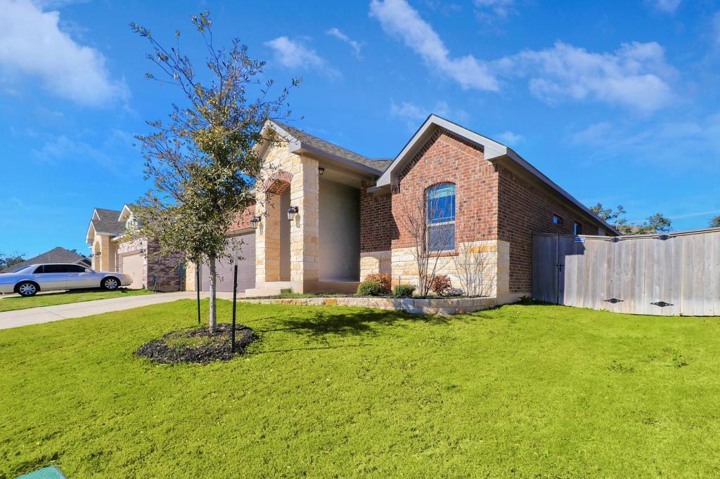 Primary Photo - 205 Scenic Hills Cir