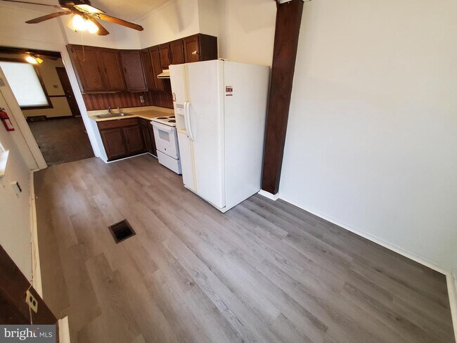Building Photo - 522 S 18 1/2 St