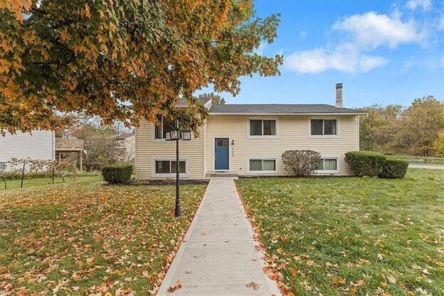 Front - 309 Joan St