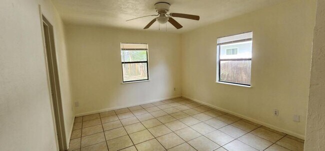 Foto del edificio - 1115 NW 6th Pl