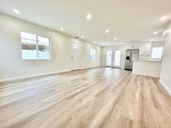 Foto del edificio - 1449 1/2 Livonia Ave-
