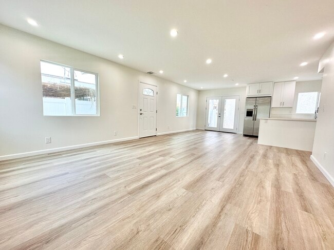 Building Photo - 1449 Livonia Ave
