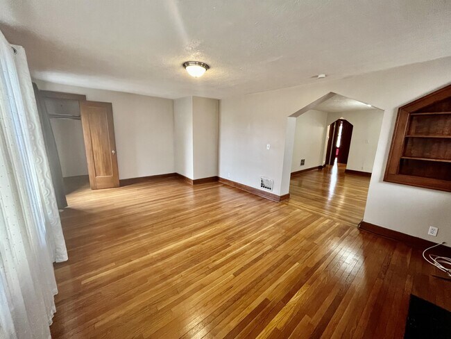 Building Photo - 145 Whitehall Ave