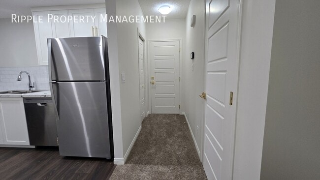 Building Photo - Modern 2 Beds, 1 Baths Single- Family- Low...