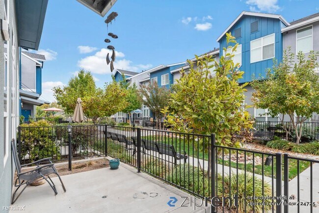Building Photo - 3 br, 2.5 bath Townhome - 7670 Gennaro Way...