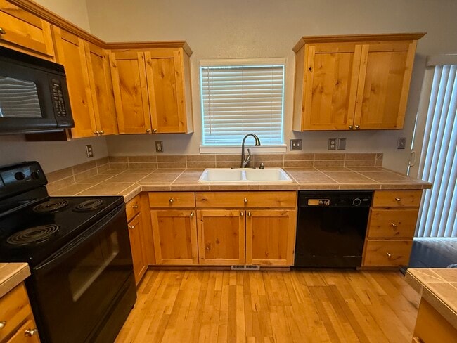 Building Photo - 17872 SW Niks Dr