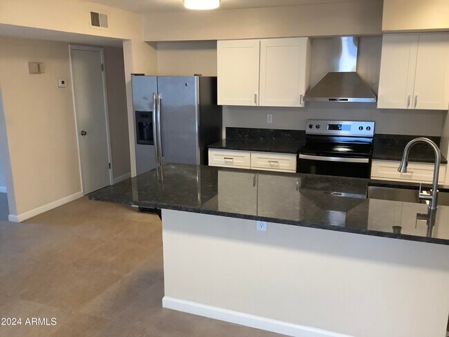 Building Photo - 540 E Laguna Dr