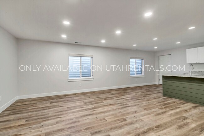 Building Photo - 264 N 2700 E