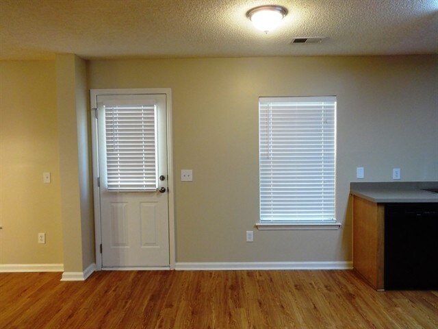 Building Photo - 1016 Deerberry Rd