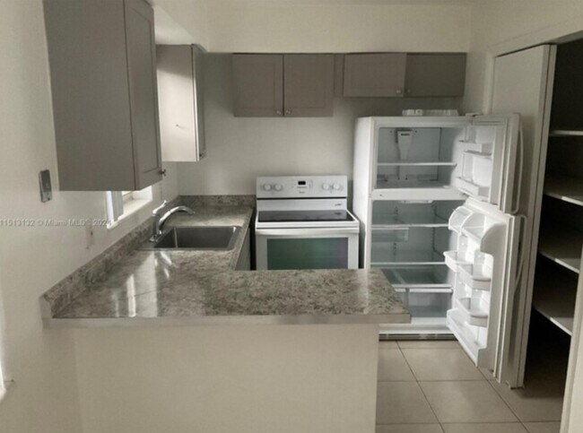 Building Photo - 5271 SW 90th Way