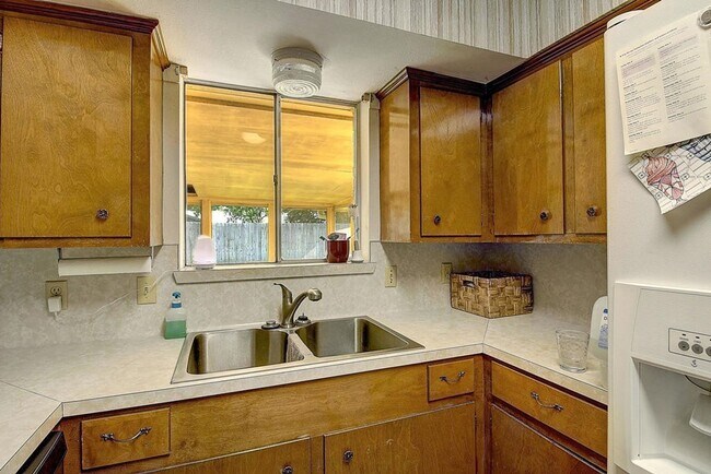 Building Photo - 4409 Killarmet - 3/Bed 2/Bath - $1650/month