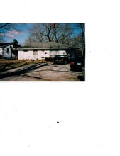 Building Photo - 2718 Florence Dr