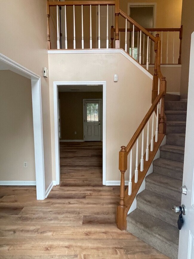 Foto del edificio - Beautifully Renovated Two-Story Traditional in McEachern High School