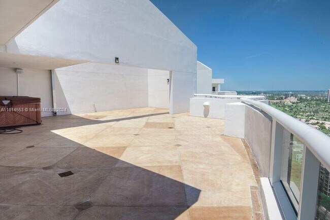 Foto del edificio - 19400 Turnberry Way