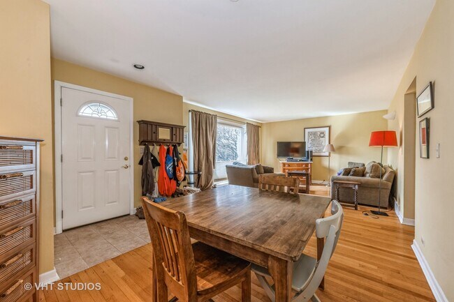 Foto del edificio - 565 Ridge Rd