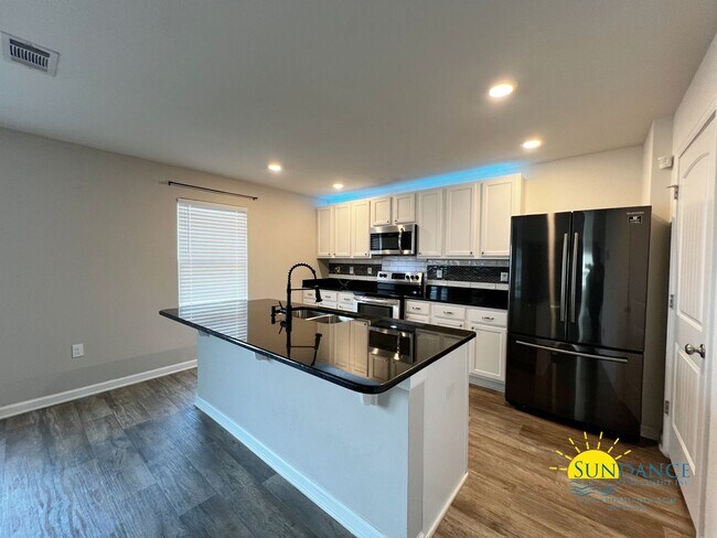 Building Photo - Desirable Redstone Commons 4 Bedroom home ...