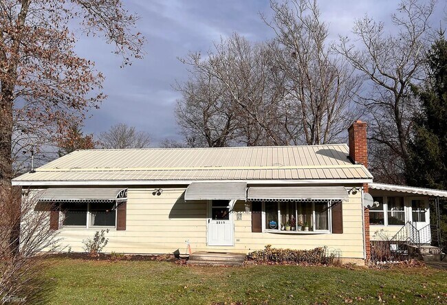 Foto del edificio - 2 br, 1 bath House - 2215 Harmony Rd