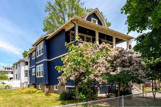 Building Photo - 37 2nd St