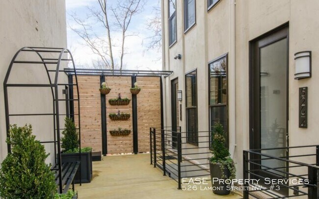 Foto del edificio - 526 Lamont St NW