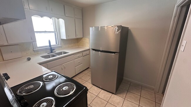 Building Photo - $795 - 2 bed 1 bath - Single Family Home