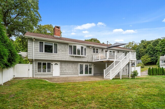 Building Photo - 49 Greenway Dr