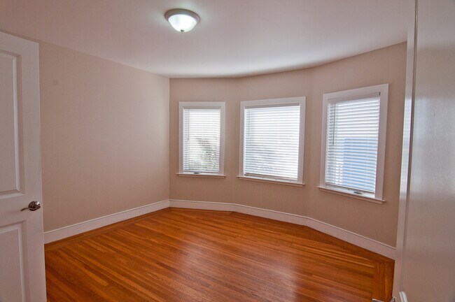 Foto del edificio - 2211 18th Ave