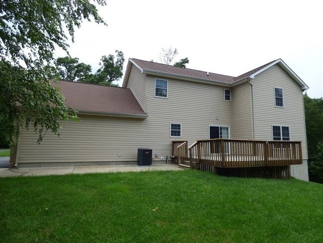 Building Photo - Newly Renovated Chesapeake Club Home