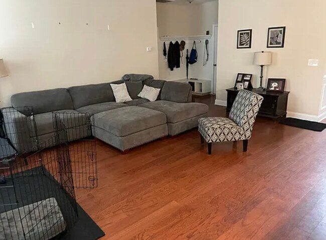Foto del edificio - 2212 Dewees Creek Dr