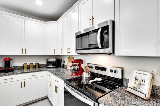 Foto del edificio - 16330 Oakview Dr