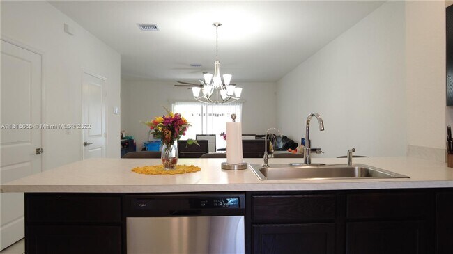 Foto del edificio - 2823 NW 181st St